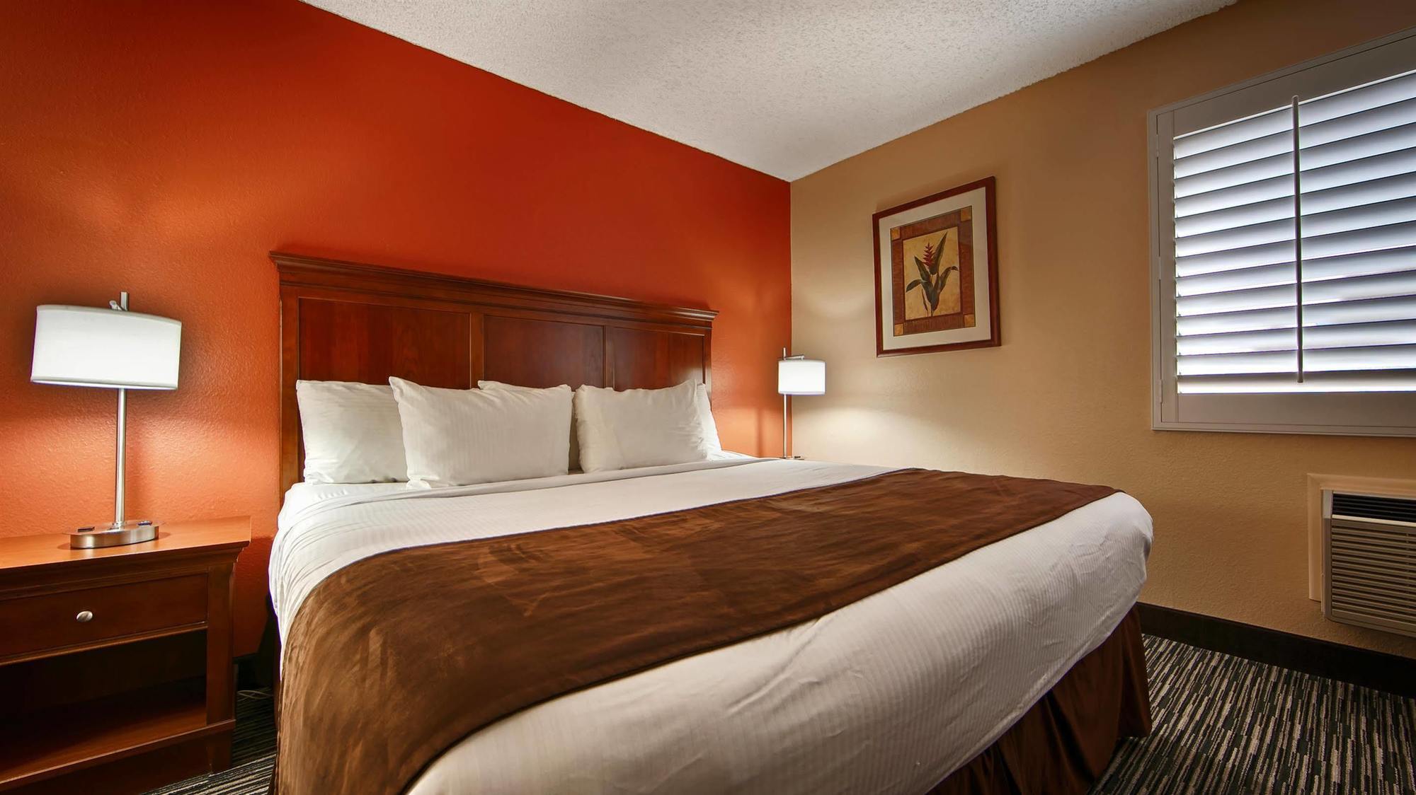 Hotel Western Mccarran 3*
